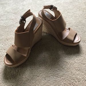 Nude wedges